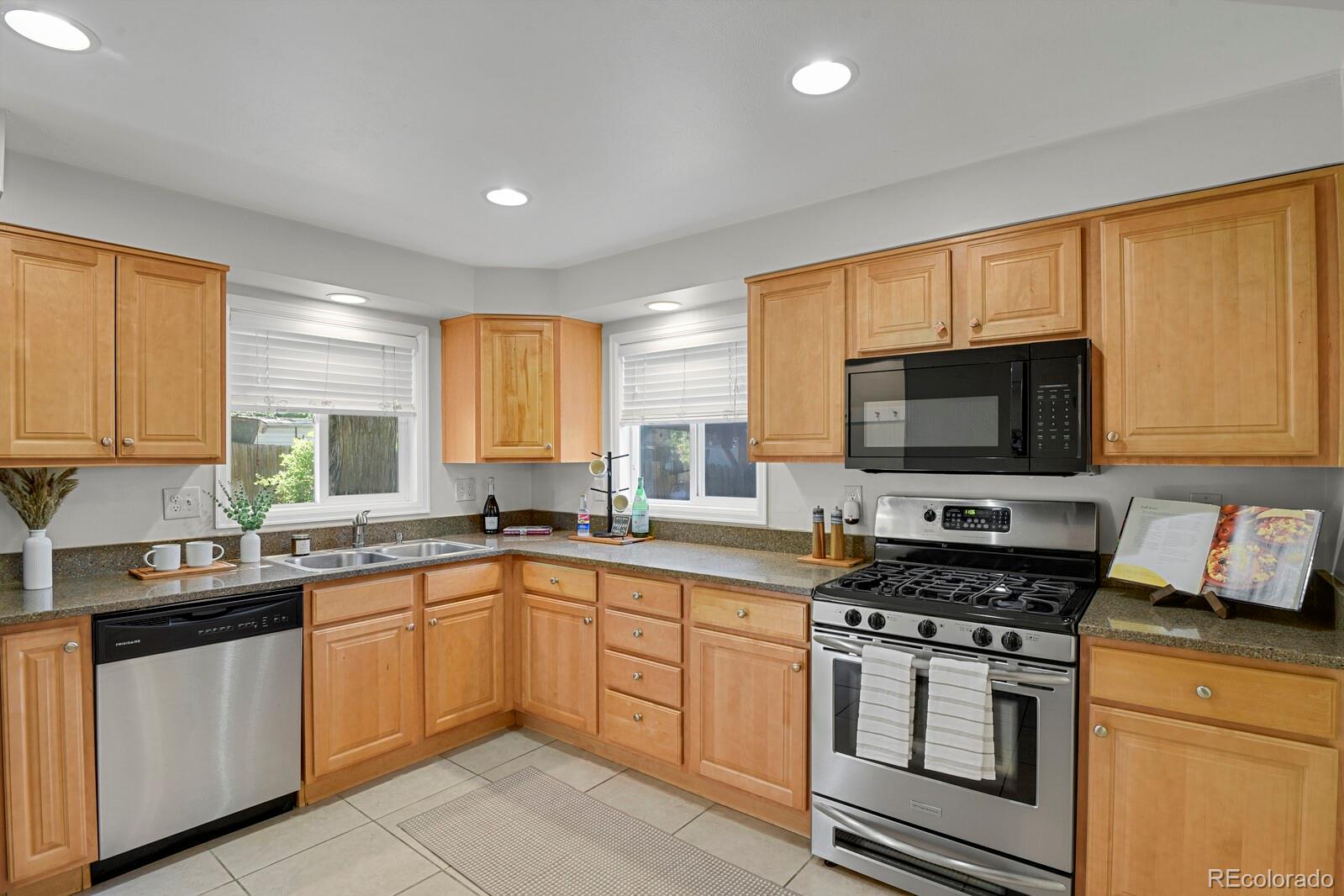 MLS Image #9 for 1720 s madison street,denver, Colorado