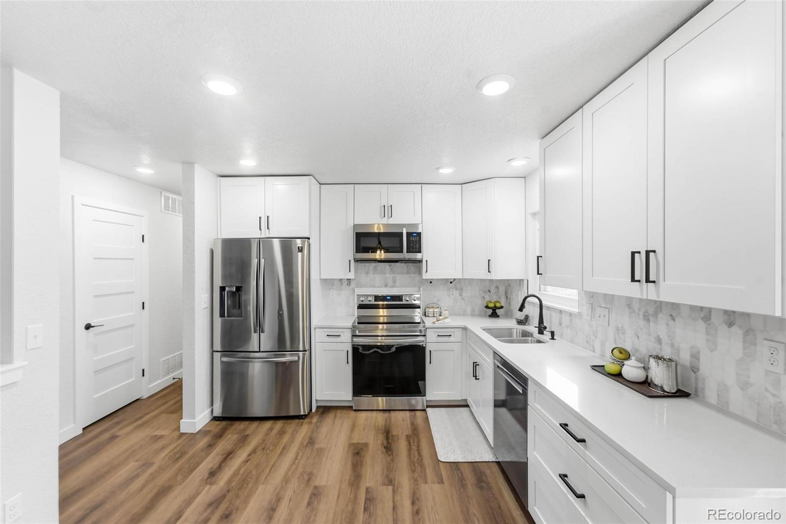 MLS Image #3 for 3604 s olathe street,aurora, Colorado