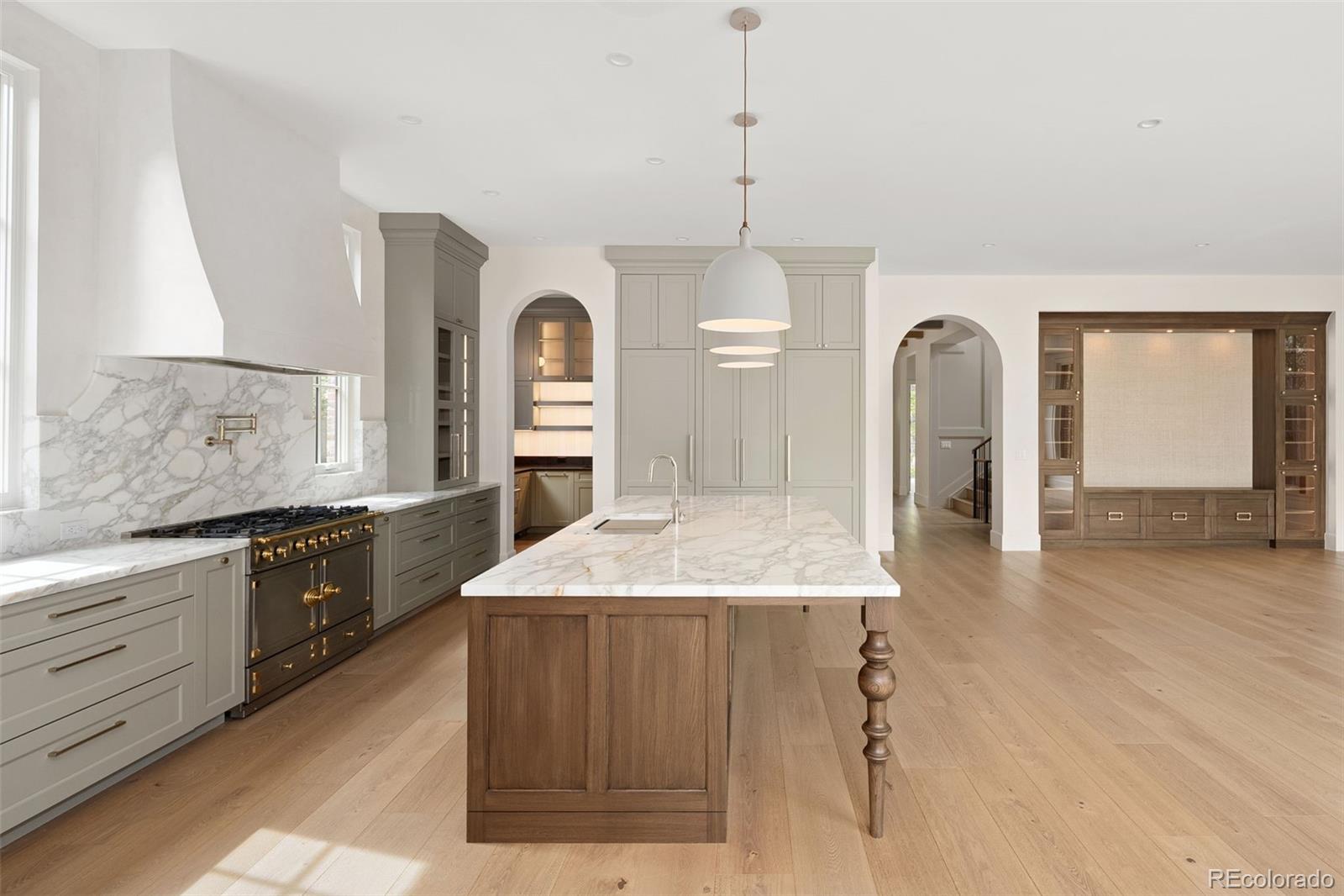 MLS Image #7 for 2520 s fillmore street,denver, Colorado