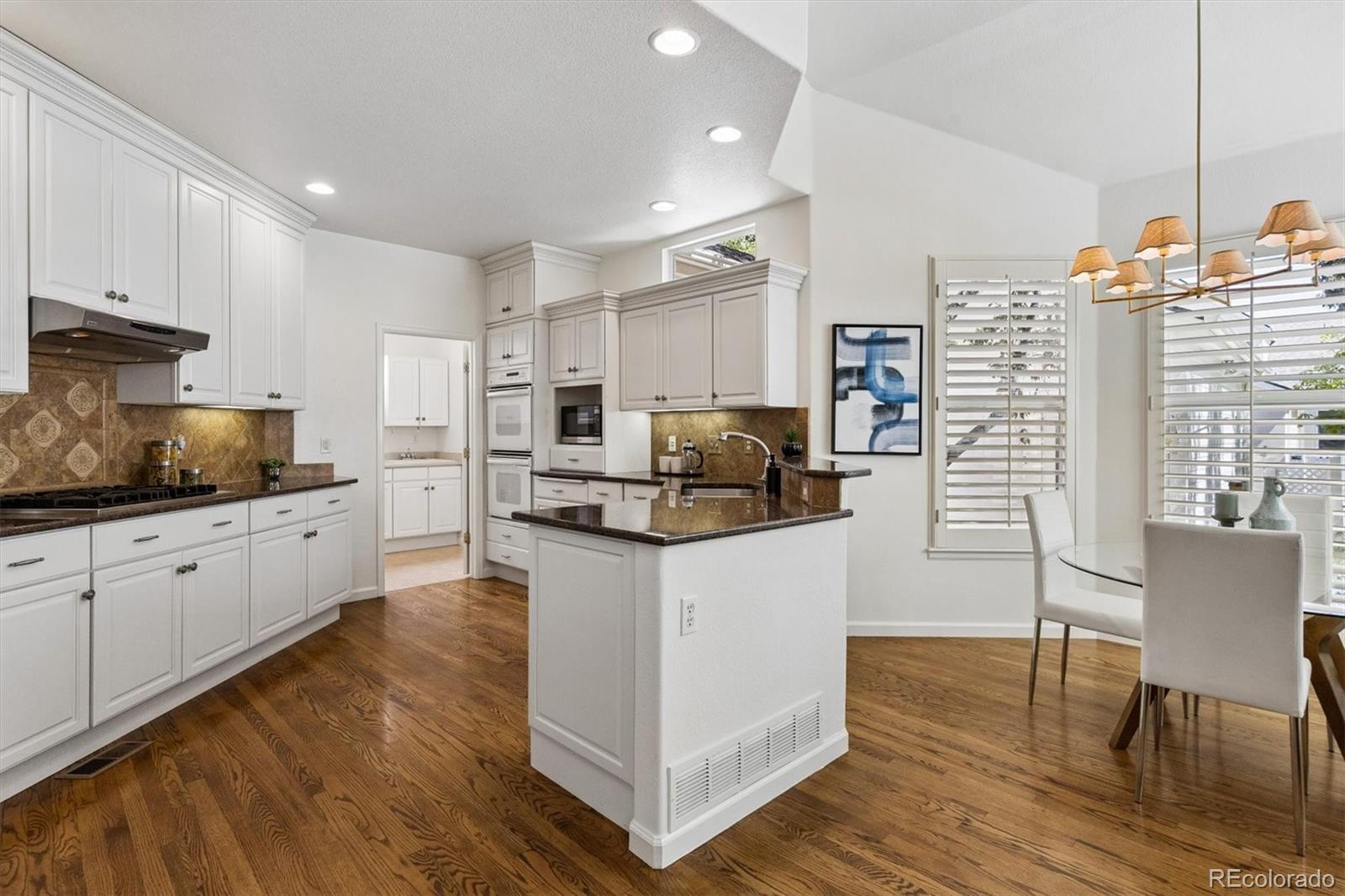 MLS Image #11 for 32 s roslyn street,denver, Colorado
