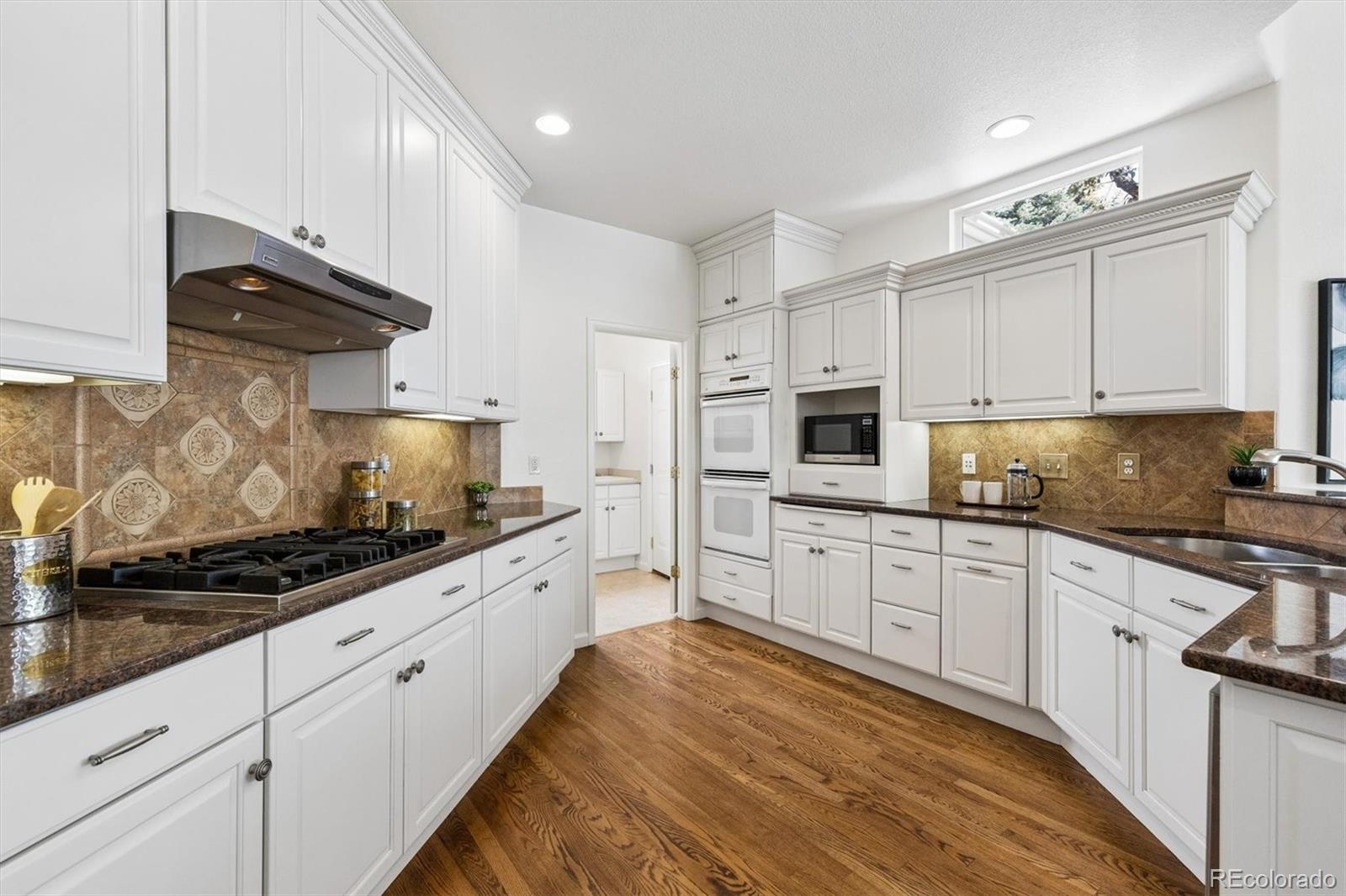 MLS Image #12 for 32 s roslyn street,denver, Colorado