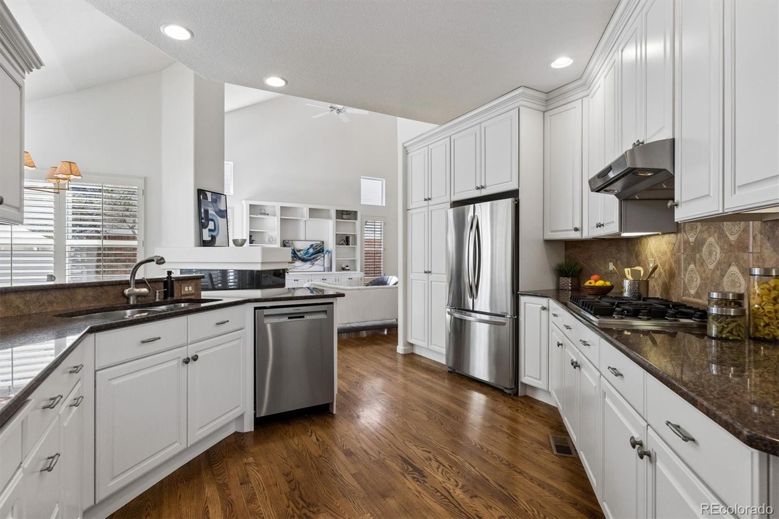 MLS Image #13 for 32 s roslyn street,denver, Colorado