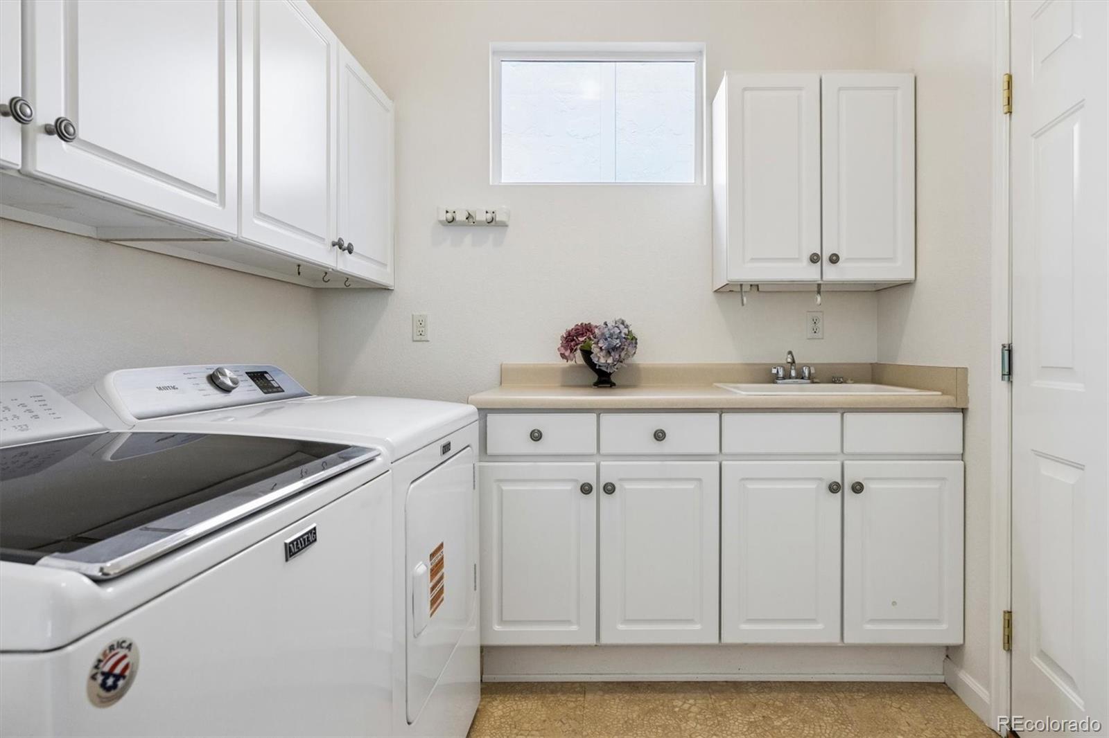 MLS Image #15 for 32 s roslyn street,denver, Colorado