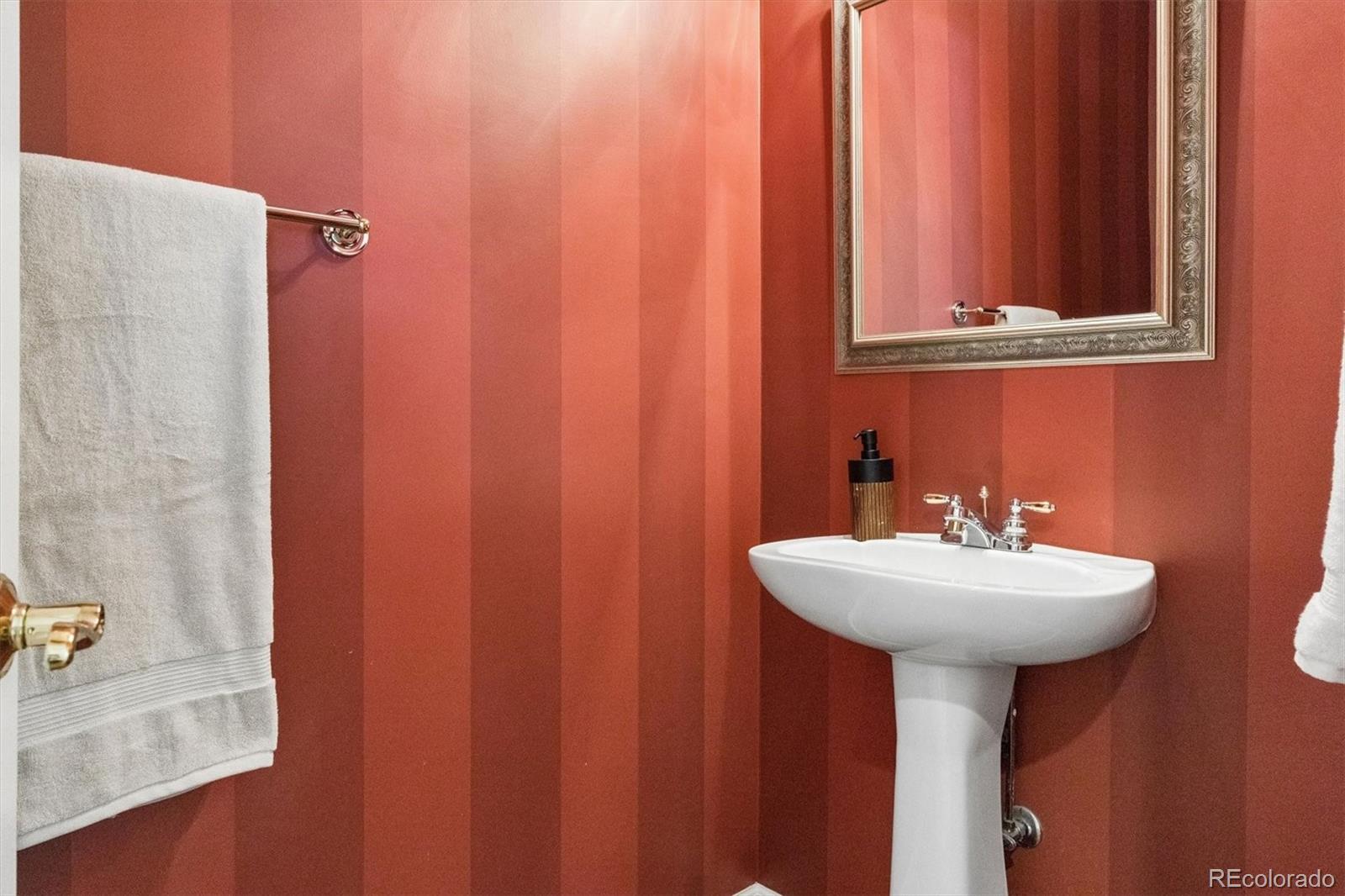MLS Image #16 for 32 s roslyn street,denver, Colorado