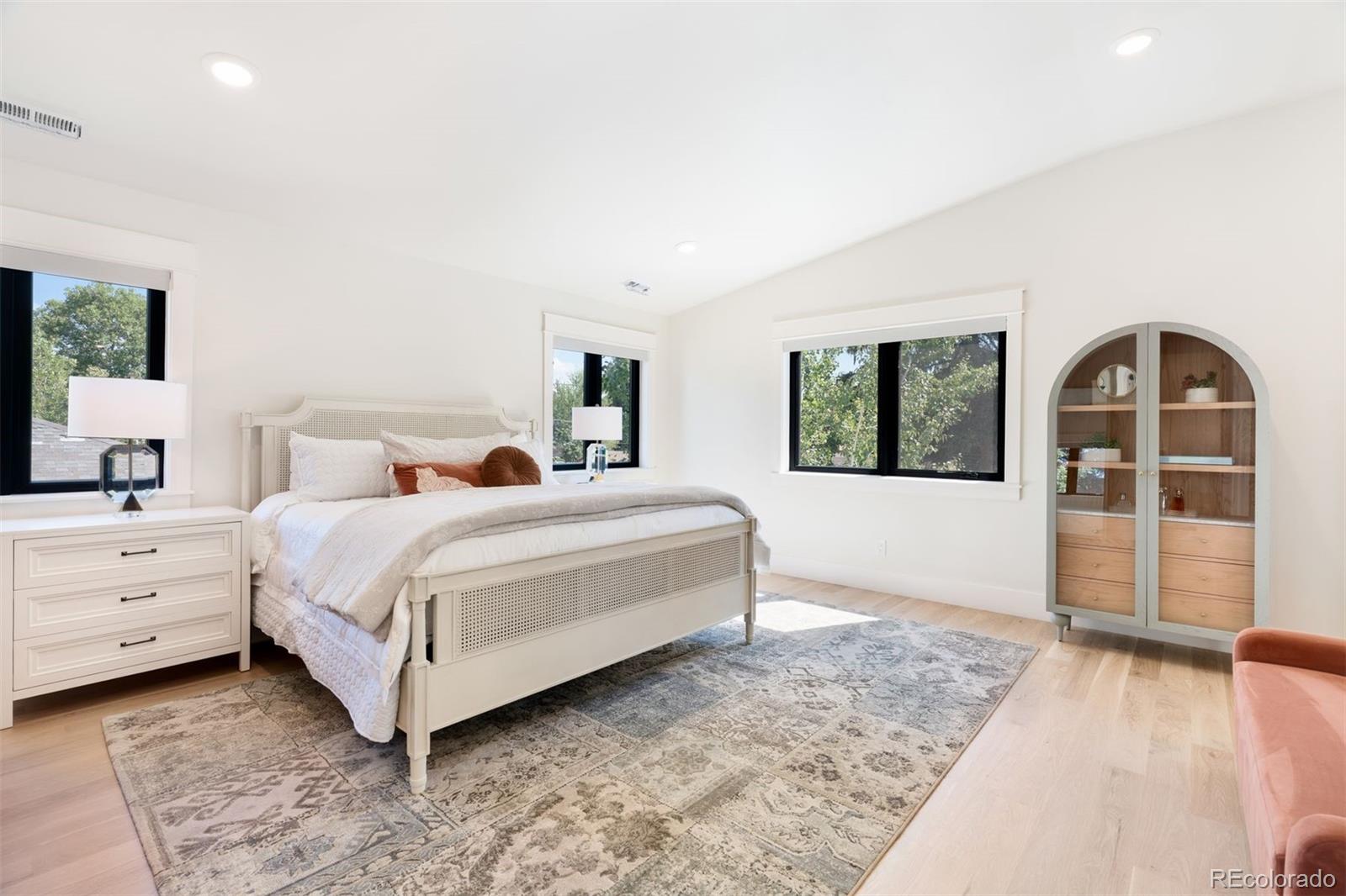 MLS Image #14 for 582 s york street,denver, Colorado