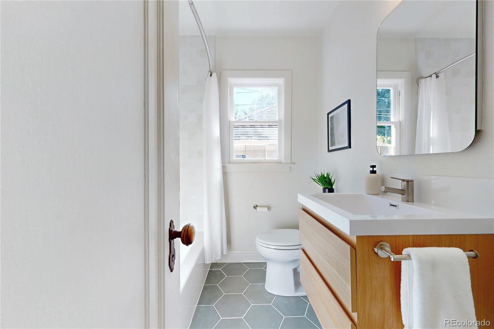 MLS Image #17 for 4507 e 7th avenue,denver, Colorado