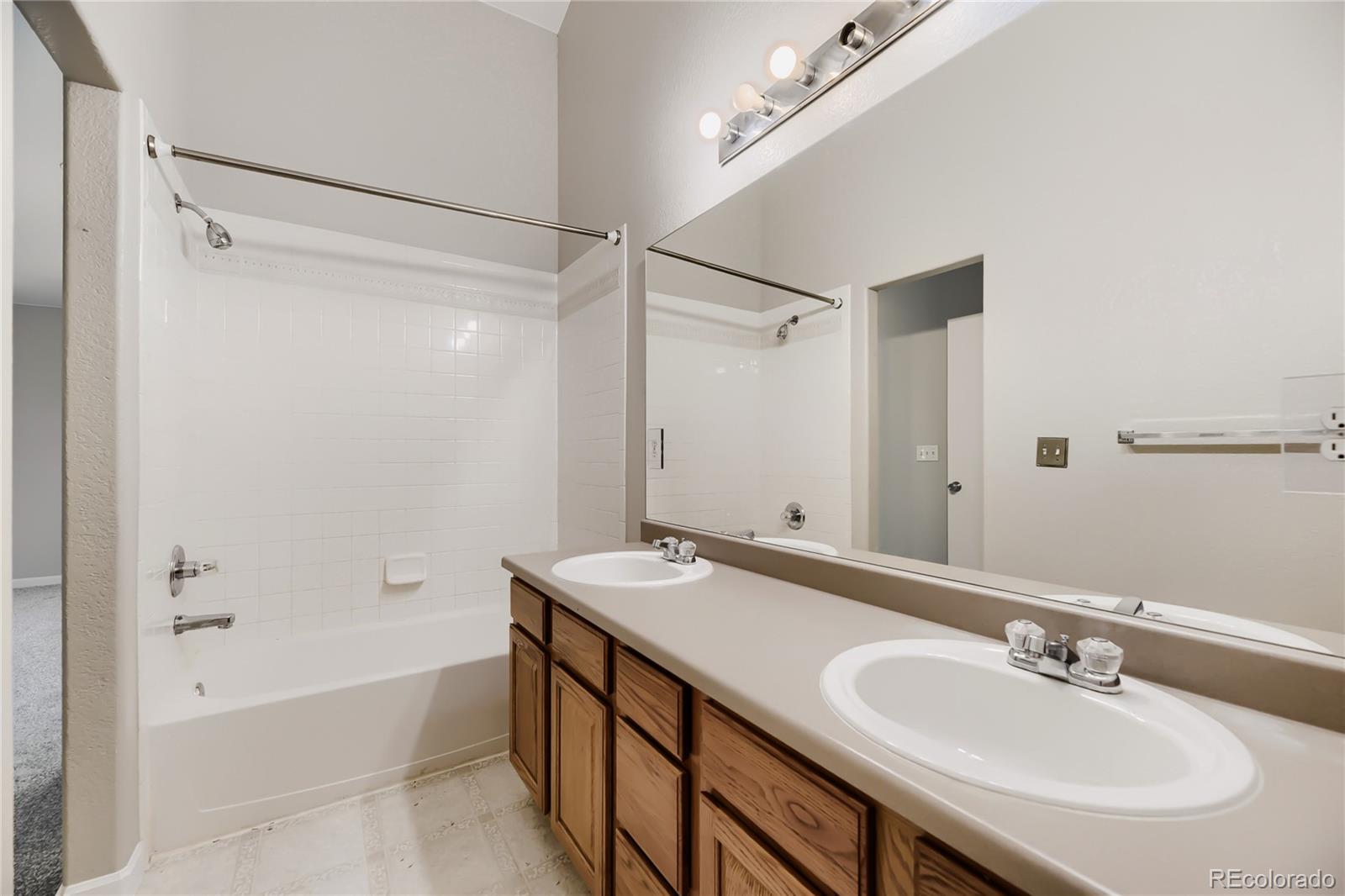 MLS Image #11 for 2511 s genoa street,aurora, Colorado
