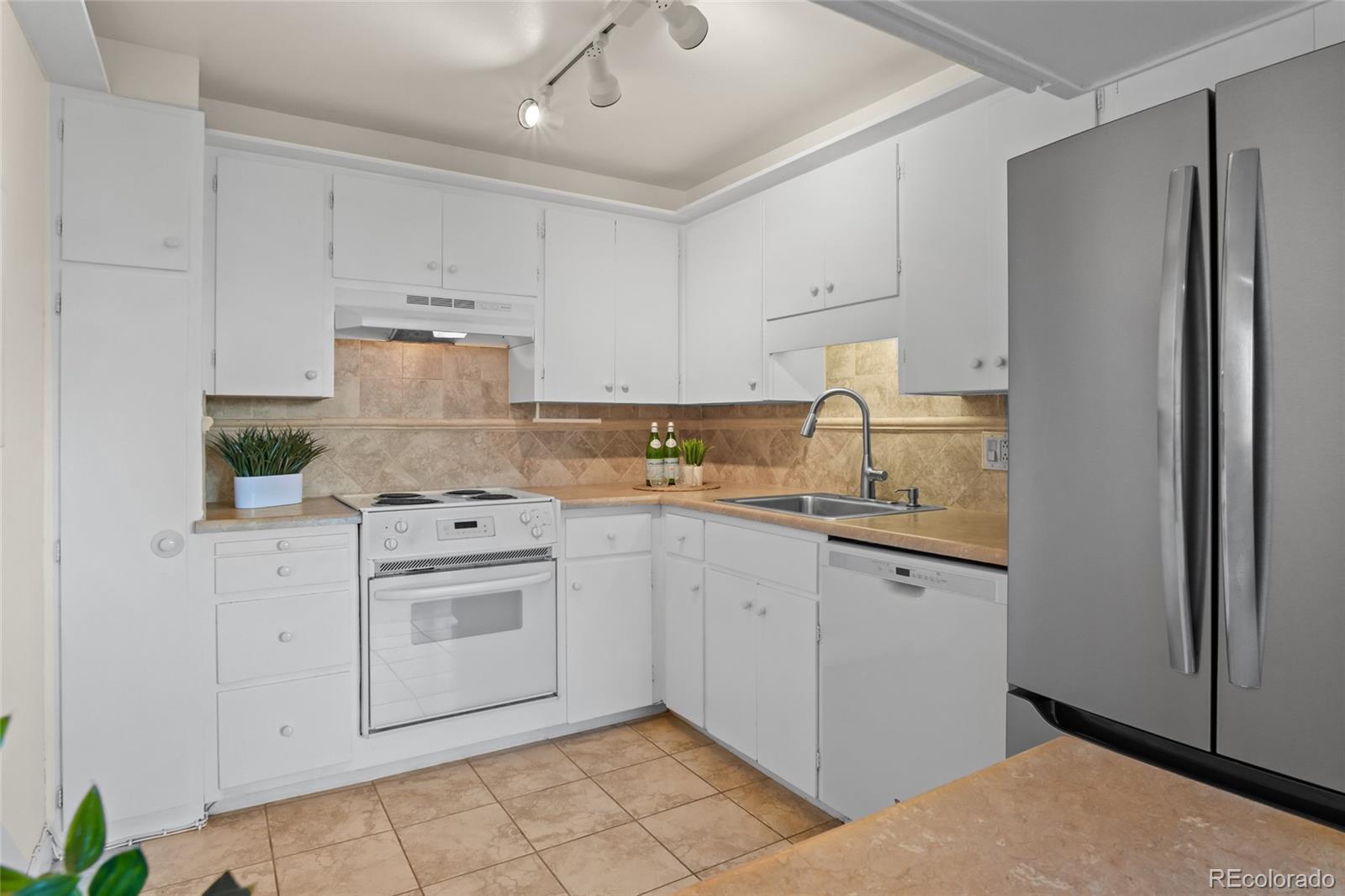 MLS Image #8 for 1085 n lafayette street 403,denver, Colorado