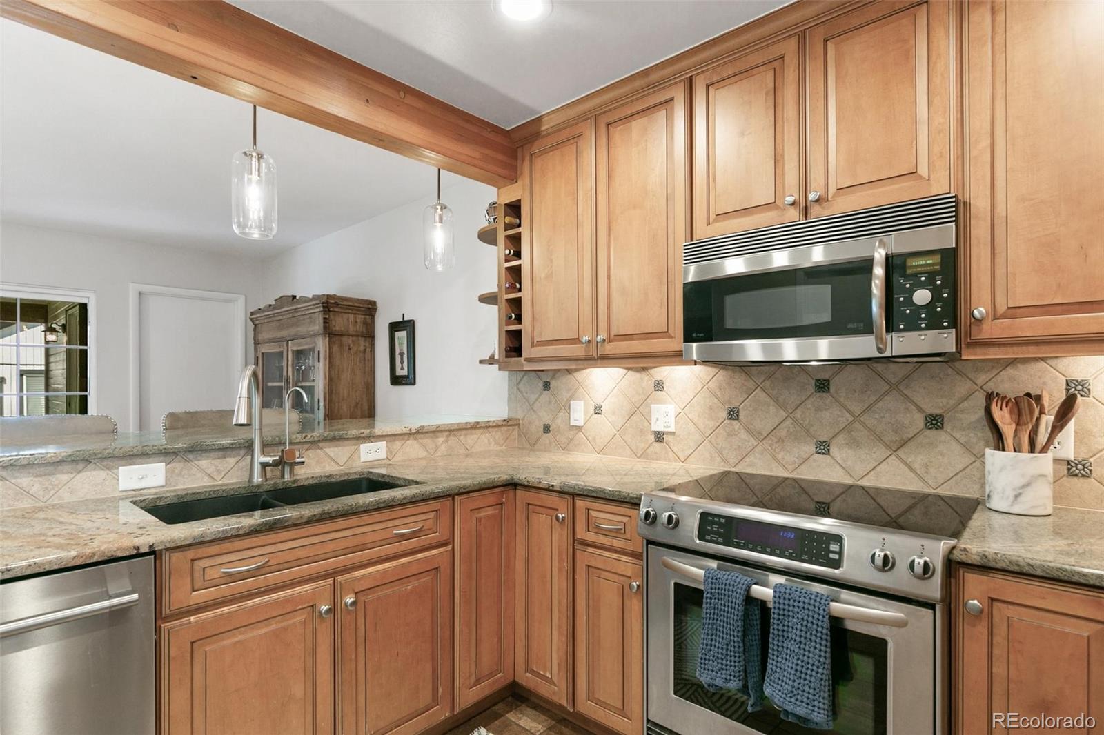 MLS Image #15 for 1561 s milwaukee street,denver, Colorado