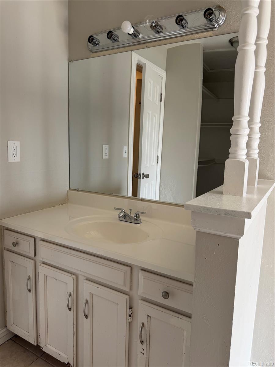 MLS Image #33 for 4680  crown boulevard,denver, Colorado