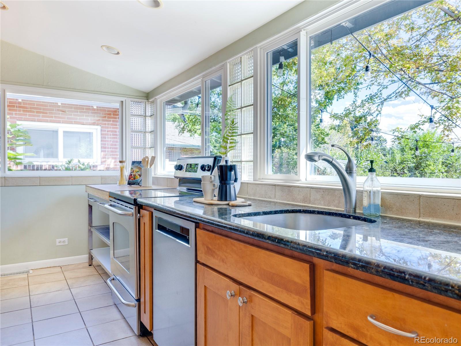 MLS Image #12 for 3138 w 41st avenue,denver, Colorado