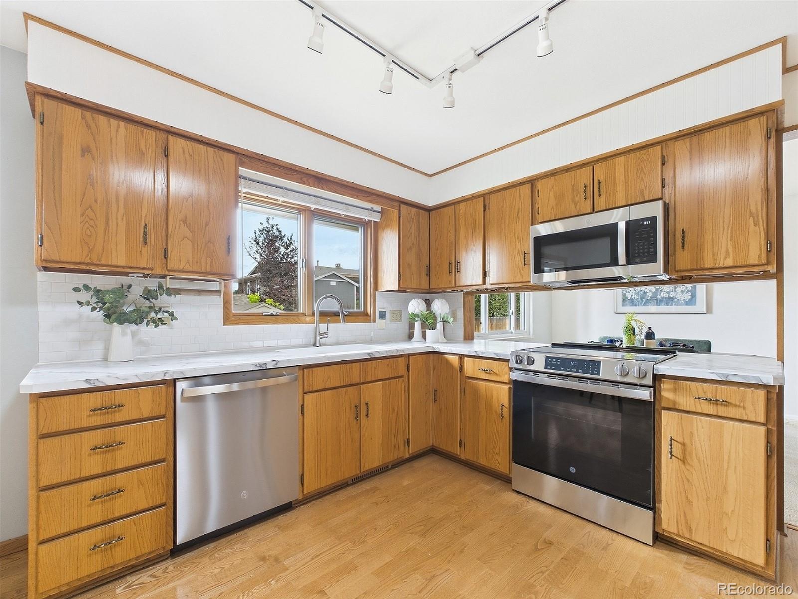 MLS Image #4 for 1965 s vivian street,denver, Colorado