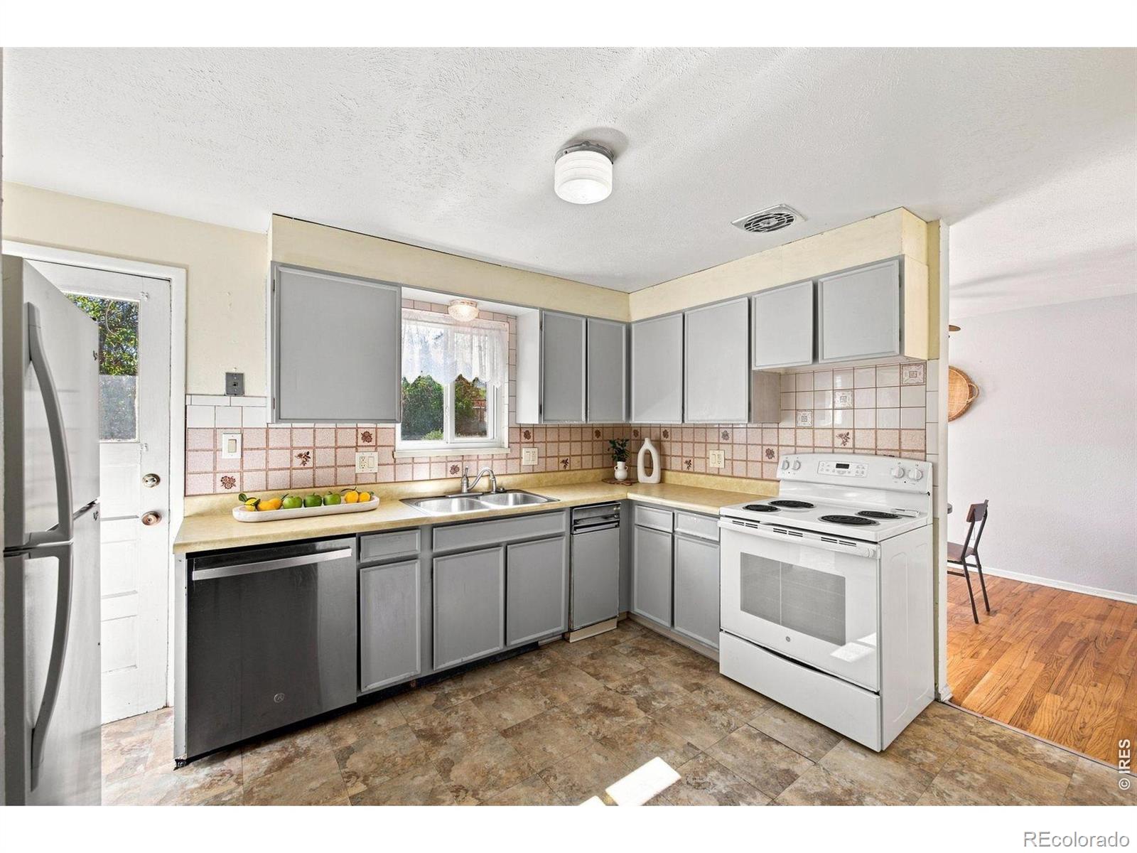 MLS Image #5 for 8290  louise drive,denver, Colorado