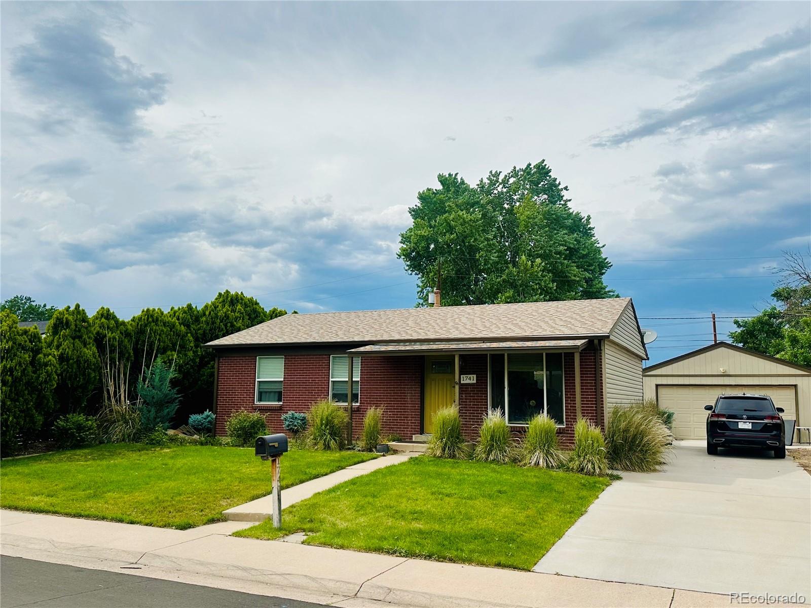 MLS Image # for 1741 w 55th place,denver, Colorado