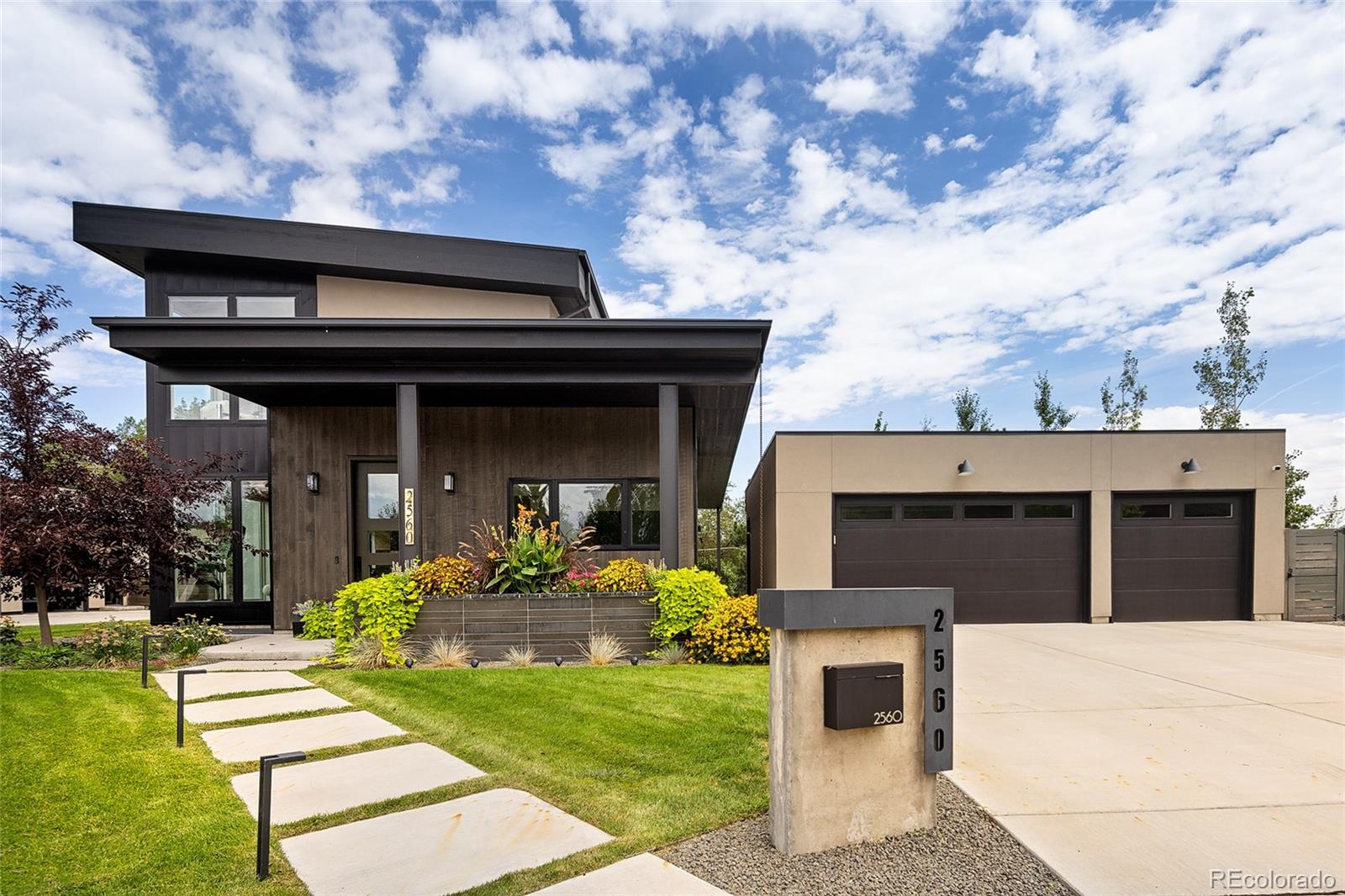 MLS Image # for 2560  newcombe way,lakewood, Colorado